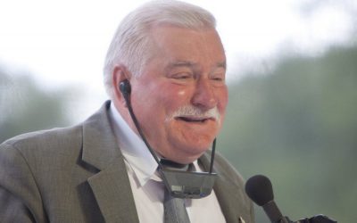 Lech Walesa: 'Los diputados gays deberían sentarse en la última fila'